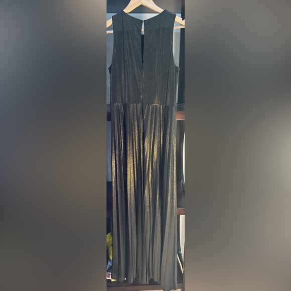 Donna Morgan gold sleeveless pleated gown New - Picture 2 of 5